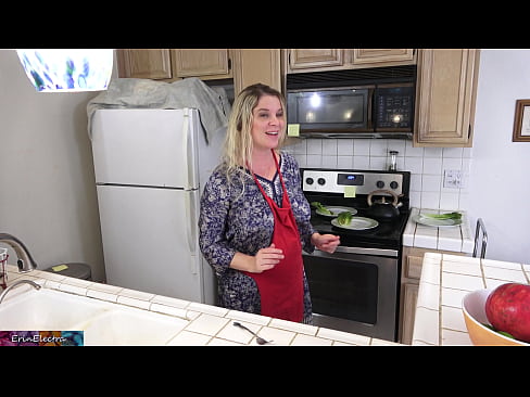 ❤️ Matrigna che lo munge in cucina prima del suo appuntamento ❌ Porno russoal it.corona-pass.ru ️❤